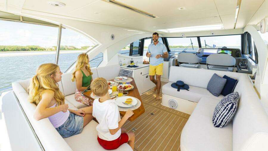 Riviera 4300 SE Image 03