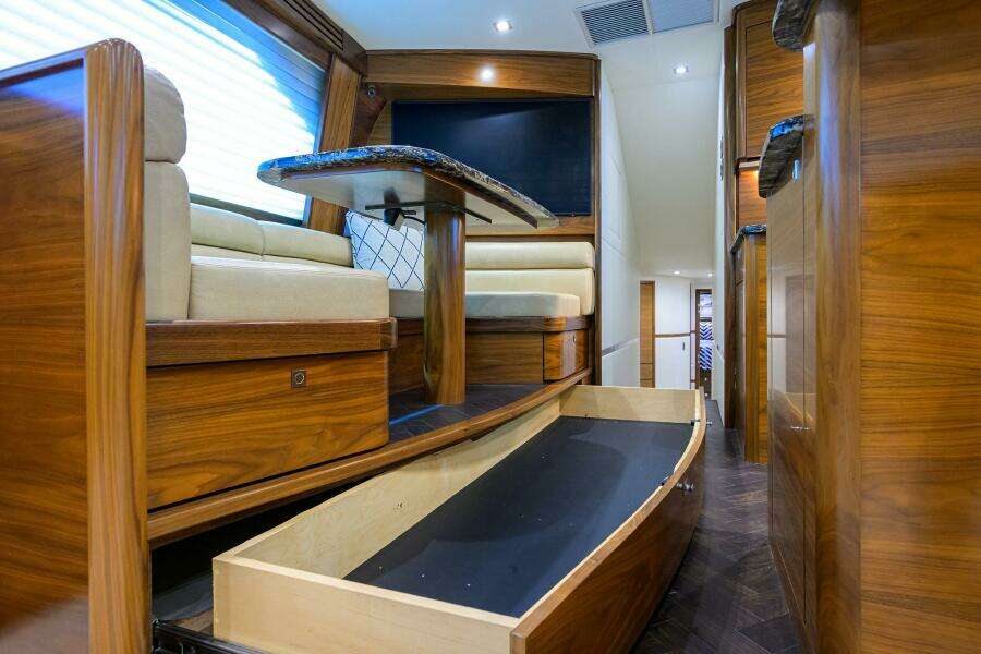 2023 Viking 64 Convertible - Dinette 2023 Viking 64 Convertible - Dinette