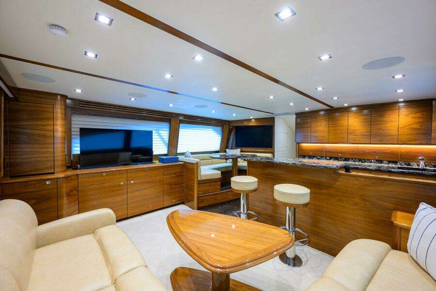 2023 Viking 64 Convertible - Salon 2023 Viking 64 Convertible - Salon