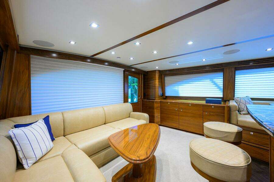 2023 Viking 64 Convertible - Salon 2023 Viking 64 Convertible - Salon