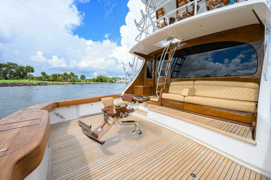 2023 Viking 64 Convertible - Cockpit 2023 Viking 64 Convertible - Cockpit