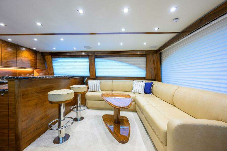 2023 Viking 64 Convertible - Salon 2023 Viking 64 Convertible - Salon