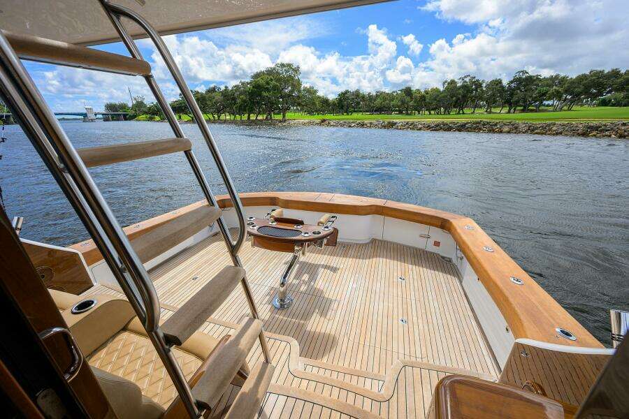 2023 Viking 64 Convertible - Cockpit 2023 Viking 64 Convertible - Cockpit