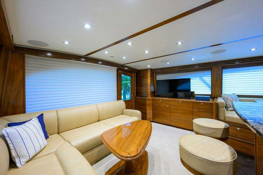 2023 Viking 64 Convertible - Salon 2023 Viking 64 Convertible - Salon