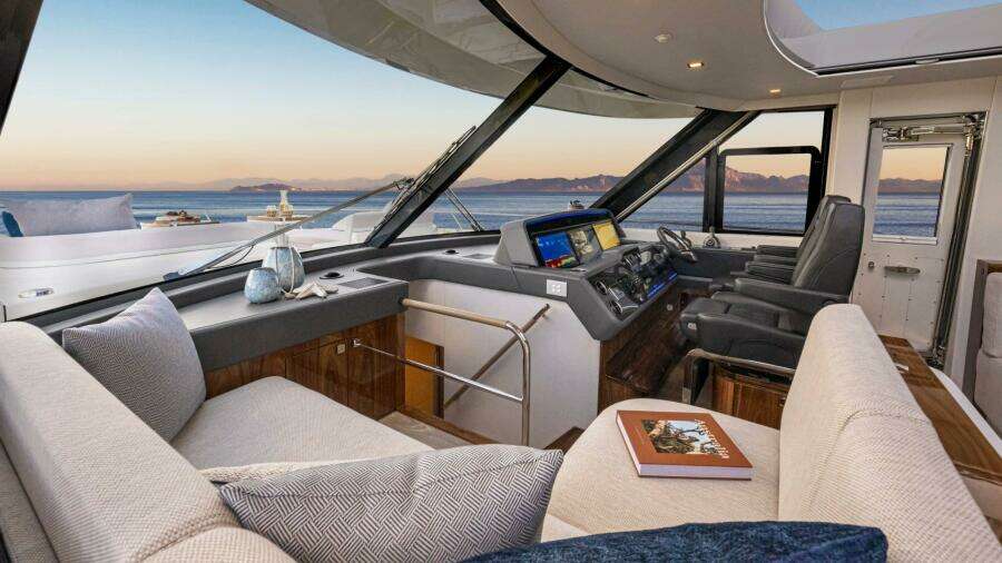 Riviera 6800 Sport Yacht PE Saloon 05 Scaled (1)
