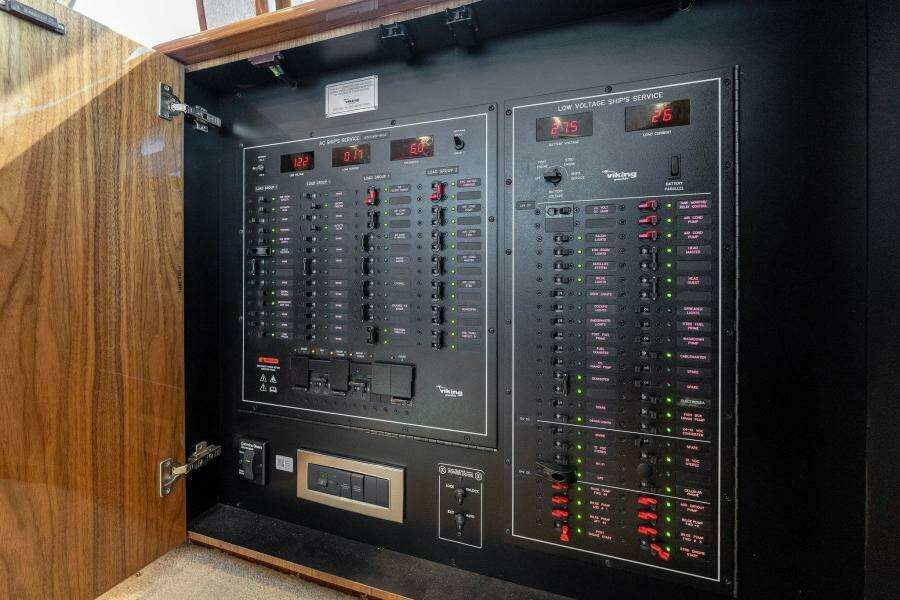 2021 Viking 54 Convertible HAMMERHEADS Fuse Box 