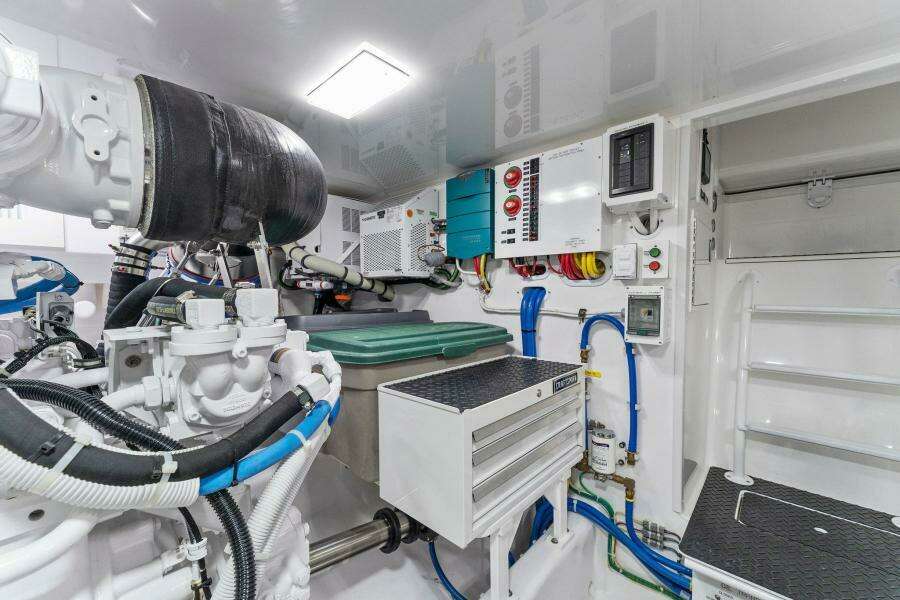 2021 Viking 54 Convertible HAMMERHEADS Engine Room