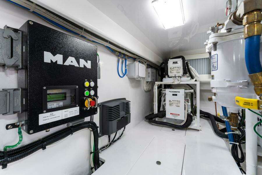 2021 Viking 54 Convertible HAMMERHEADS Engine Room
