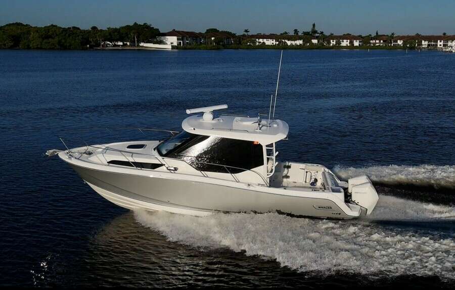 32ft Boston Whaler Yacht For Sale