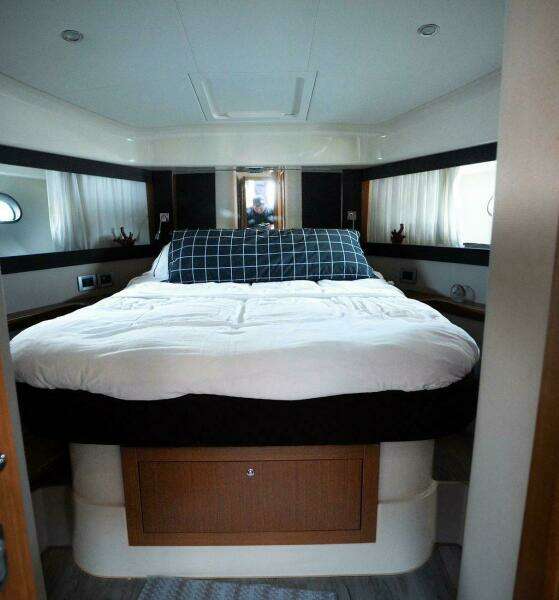 47ft Ferretti Yachts Yacht For Sale