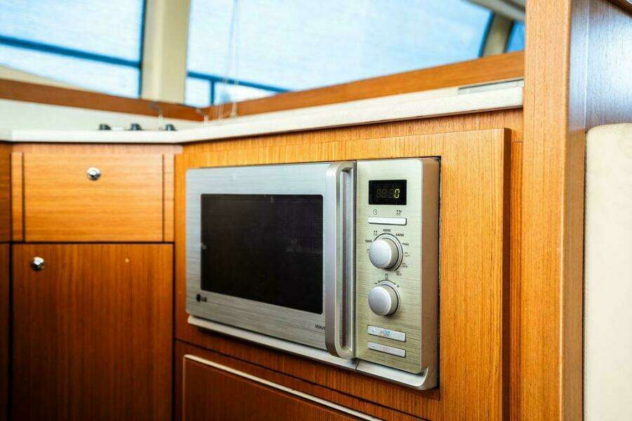 47ft Ferretti Yachts Yacht For Sale