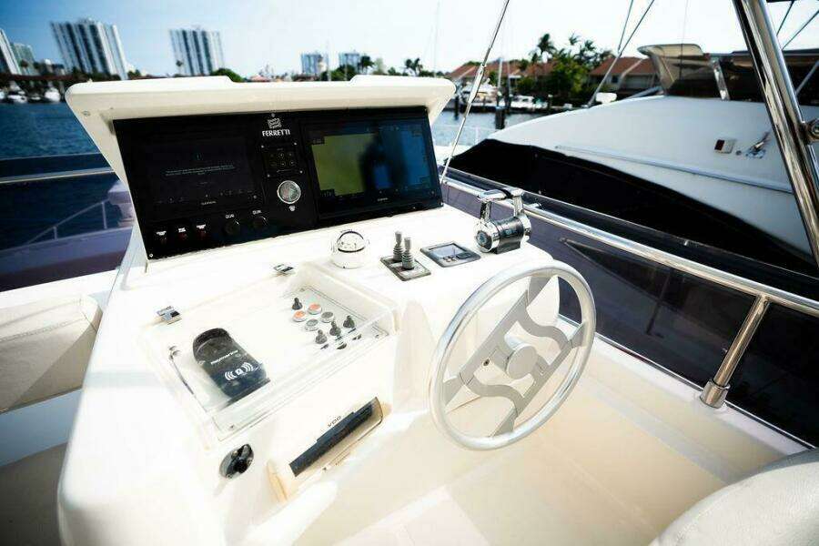 47ft Ferretti Yachts Yacht For Sale