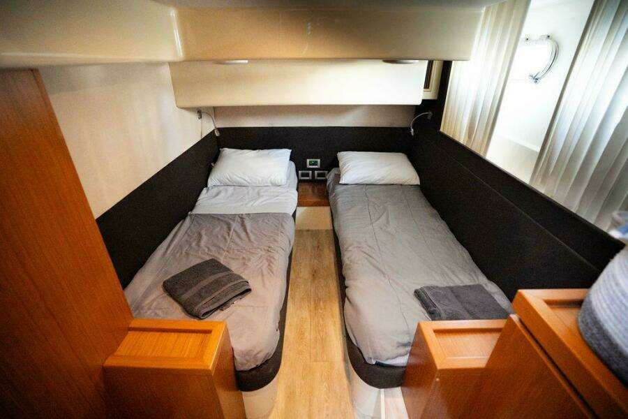 47ft Ferretti Yachts Yacht For Sale