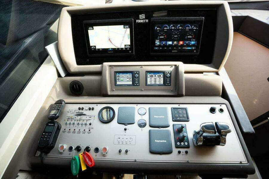 47ft Ferretti Yachts Yacht For Sale