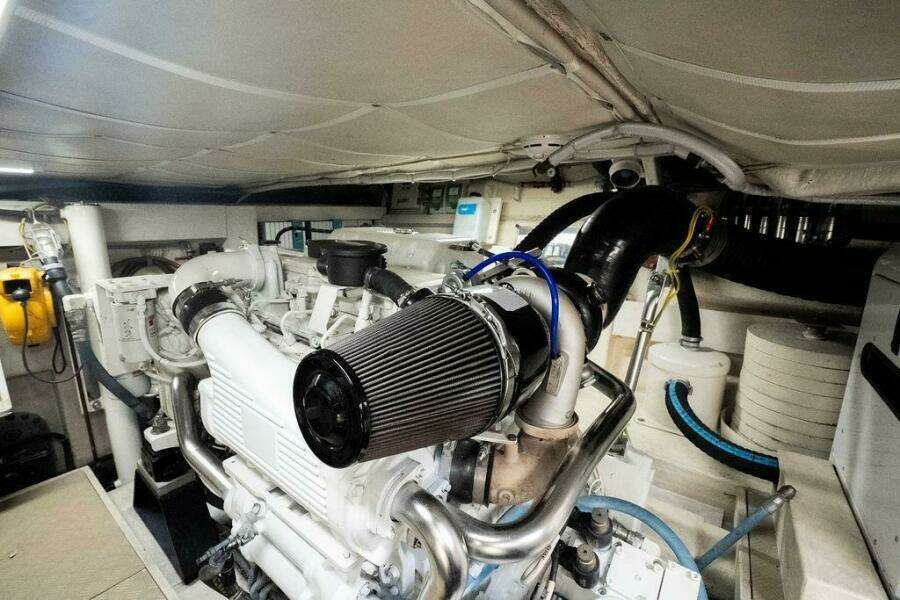 47ft Ferretti Yachts Yacht For Sale