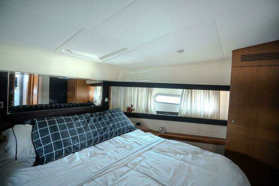 47ft Ferretti Yachts Yacht For Sale