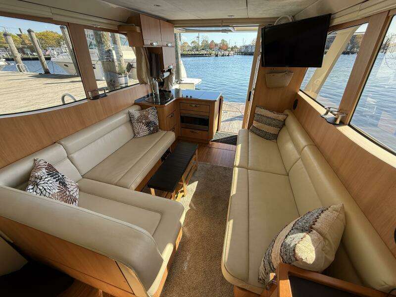 Landfall 33ft Greenline Yacht For Sale