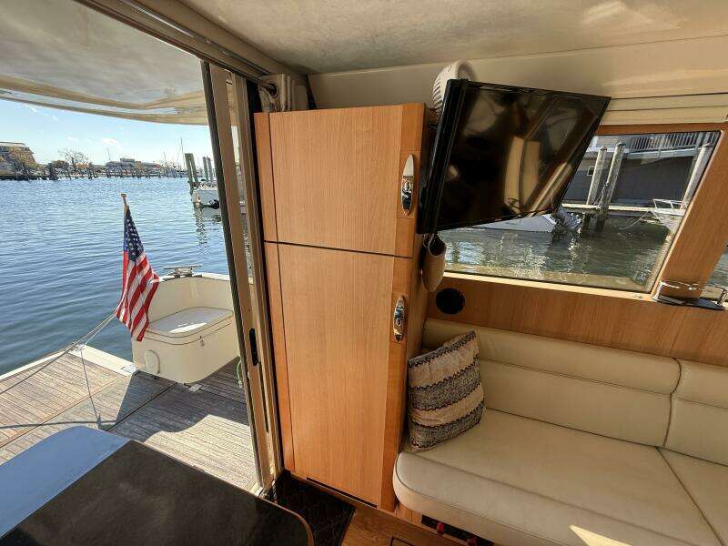 Landfall 33ft Greenline Yacht For Sale