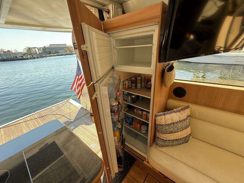 Landfall 33ft Greenline Yacht For Sale
