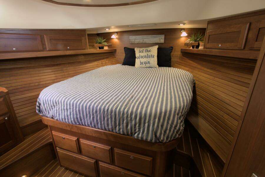 FLIGHT LEVEL ZERO 38ft Sabre Yacht For Sale FLIGHT LEVEL ZERO 38ft Sabre Yacht For Sale