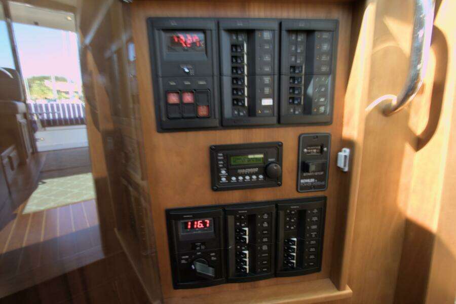 FLIGHT LEVEL ZERO 38ft Sabre Yacht For Sale FLIGHT LEVEL ZERO 38ft Sabre Yacht For Sale