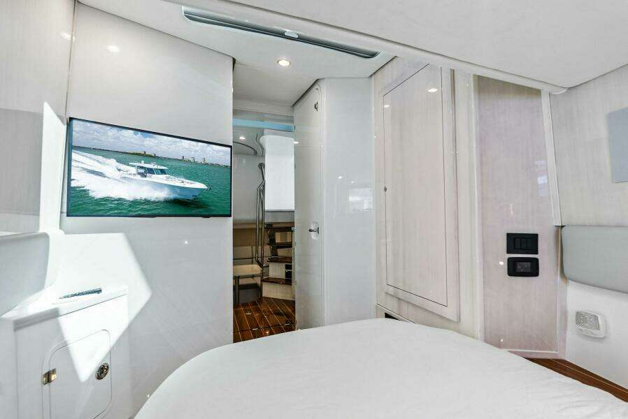 56ft HCB Yacht For Sale