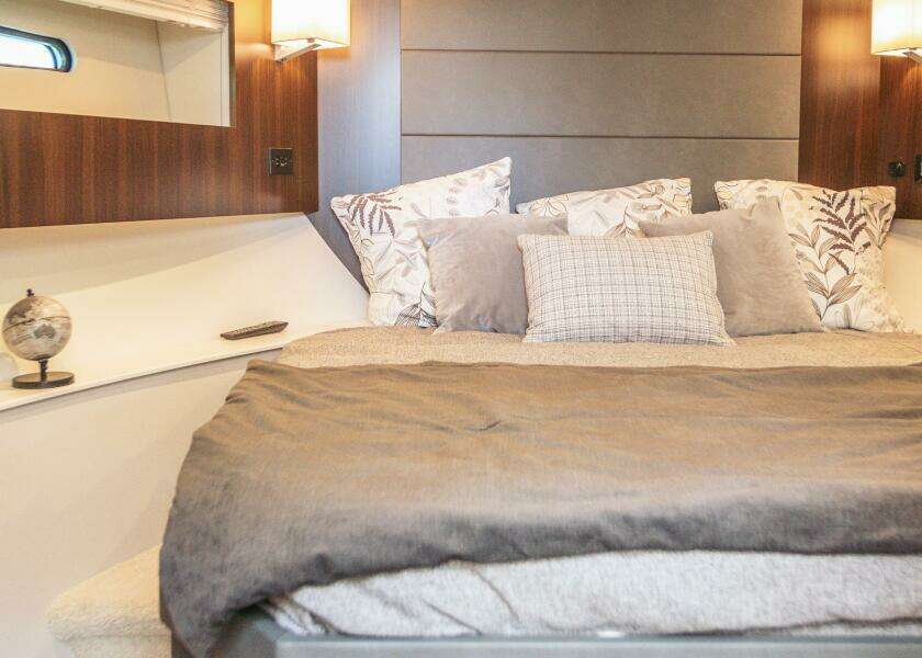 T E O 42ft Cruisers Yachts Yacht For Sale