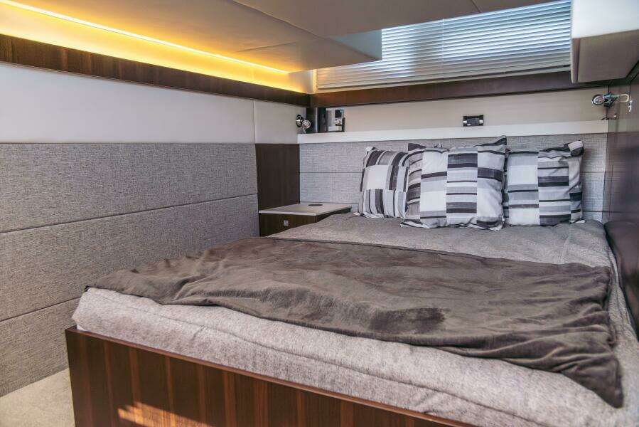 T E O 42ft Cruisers Yachts Yacht For Sale