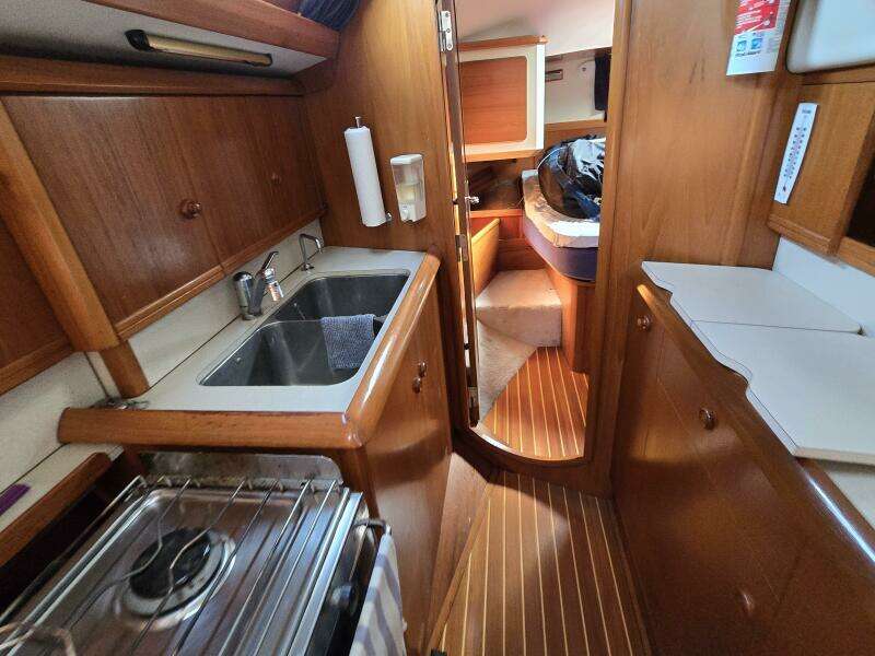 Luthien 42ft Jeanneau Yacht For Sale