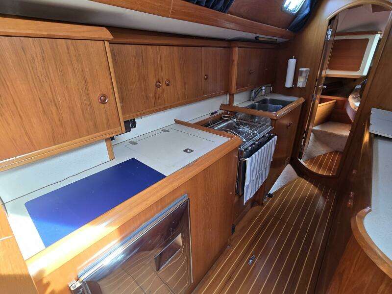 Luthien 42ft Jeanneau Yacht For Sale