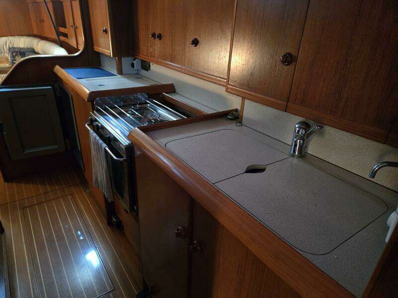 Luthien 42ft Jeanneau Yacht For Sale