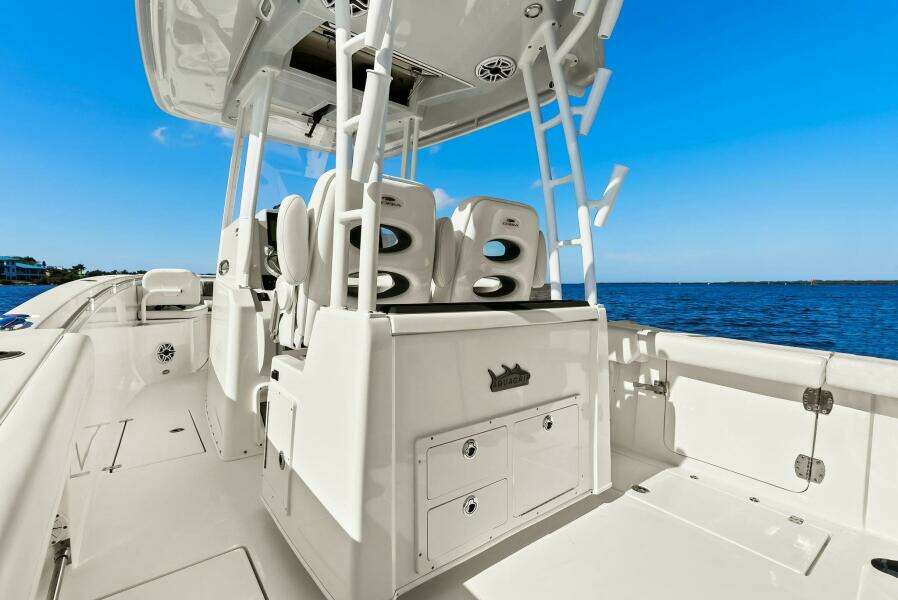 2023 Cobia 30 Center Console