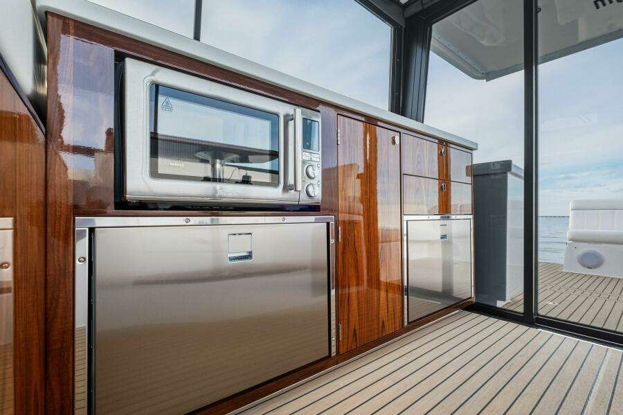 MJM 42 2025 - Galley