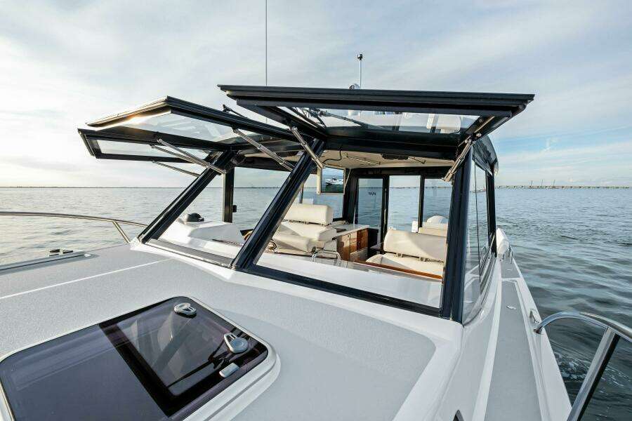 MJM 42 2025 - Foredeck