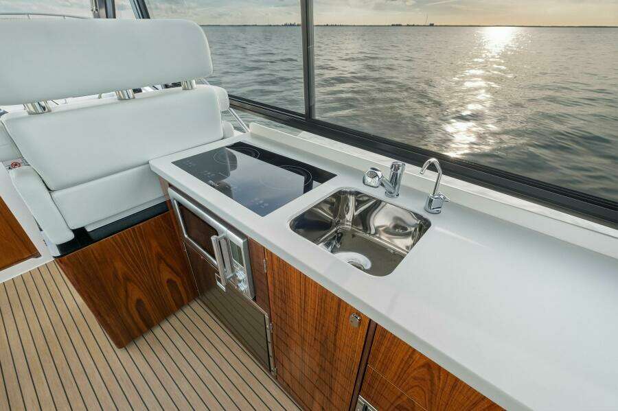 MJM 42 2025 - Galley