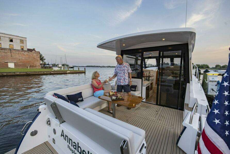 MJM 42 2025 - Cockpit MJM 42 2025 - Cockpit