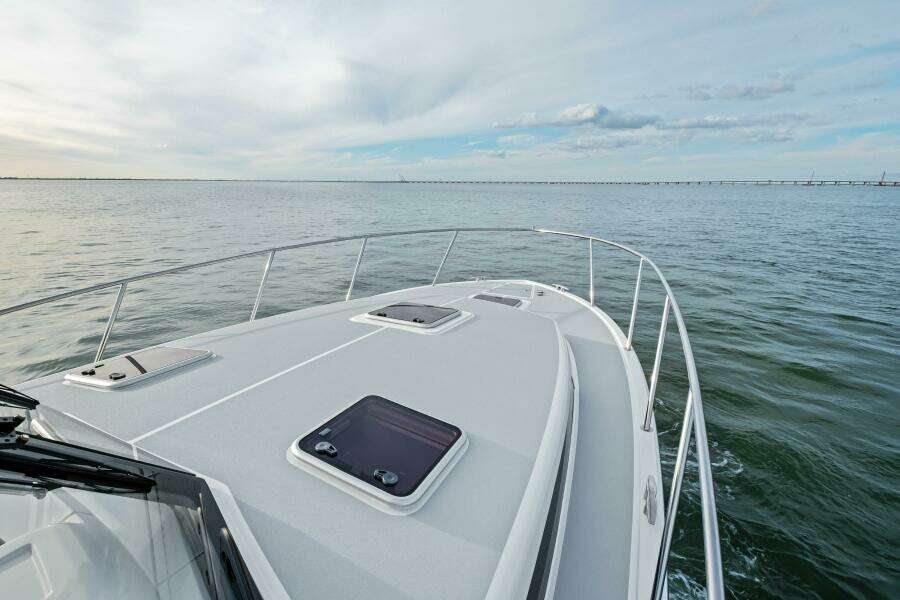 MJM 42 2025 - Foredeck