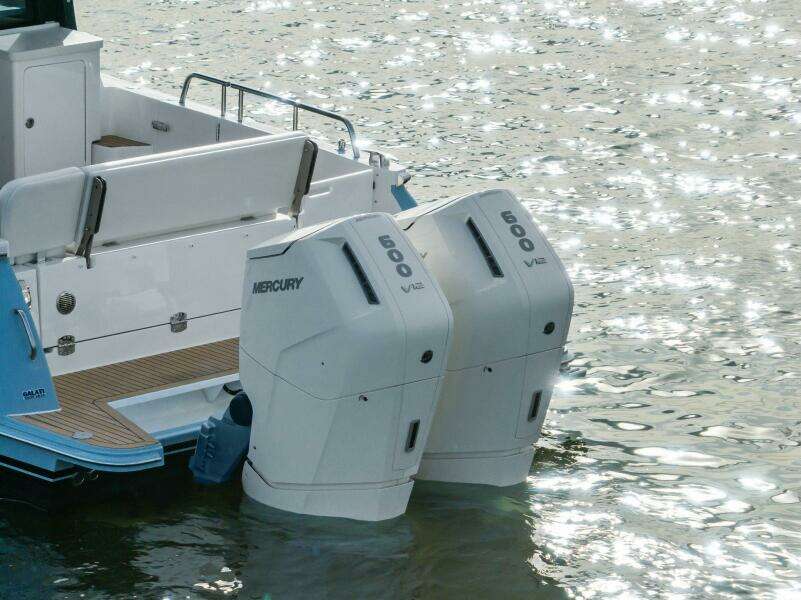 MJM 42 2025 - Outboard Engines