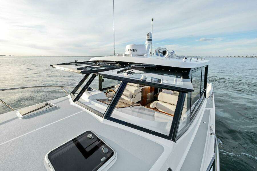 MJM 42 2025 - Foredeck