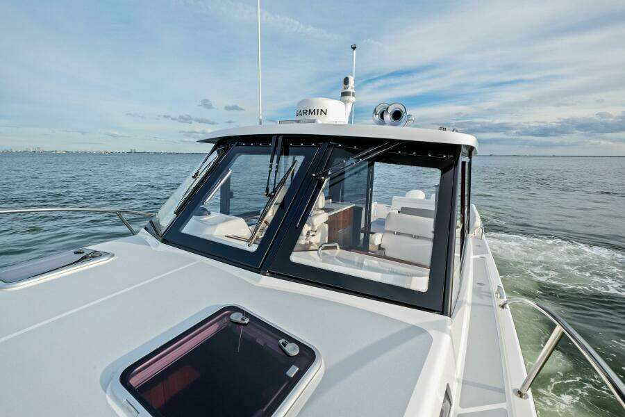 MJM 42 2025 - Foredeck