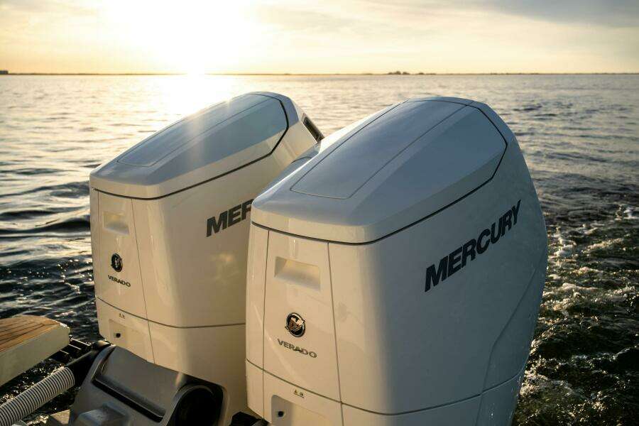 MJM 42 2025 - Outboard Engines