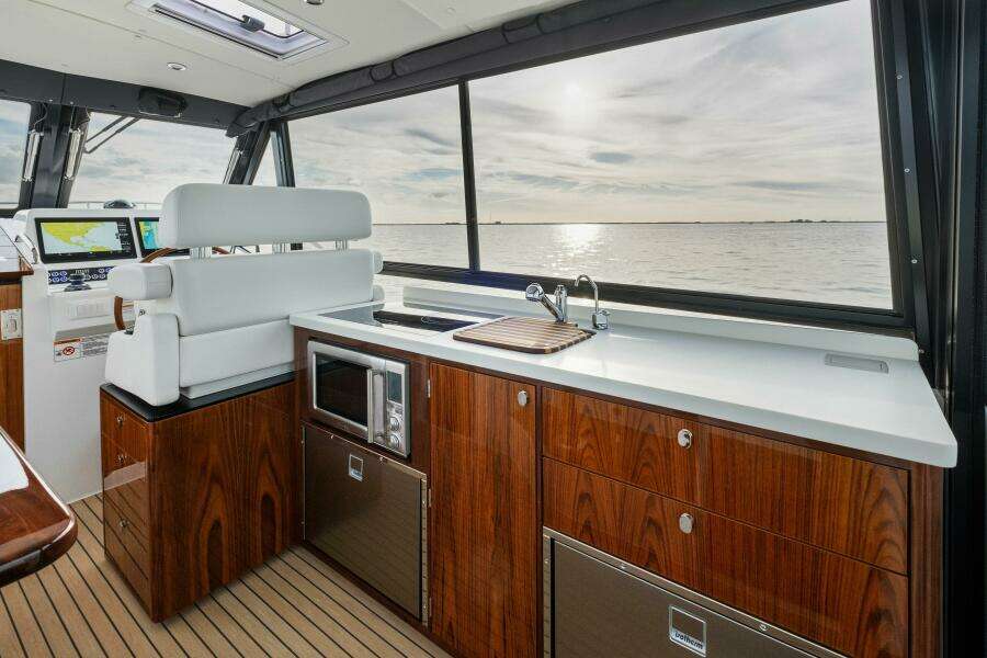 MJM 42 2025 - Galley