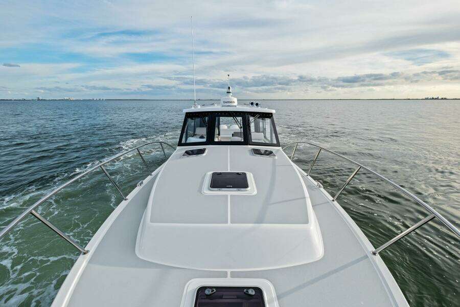 MJM 42 2025 - Foredeck