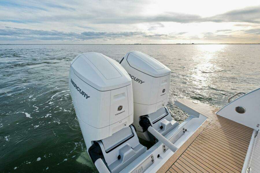 MJM 42 2025 - Outboard Engines