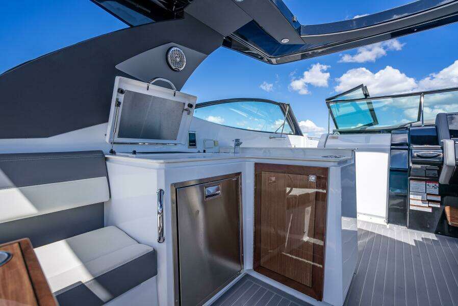 Walking on Water 38ft Cruisers Yachts Yacht For Sale Walking on Water 38ft Cruisers Yachts Yacht For Sale