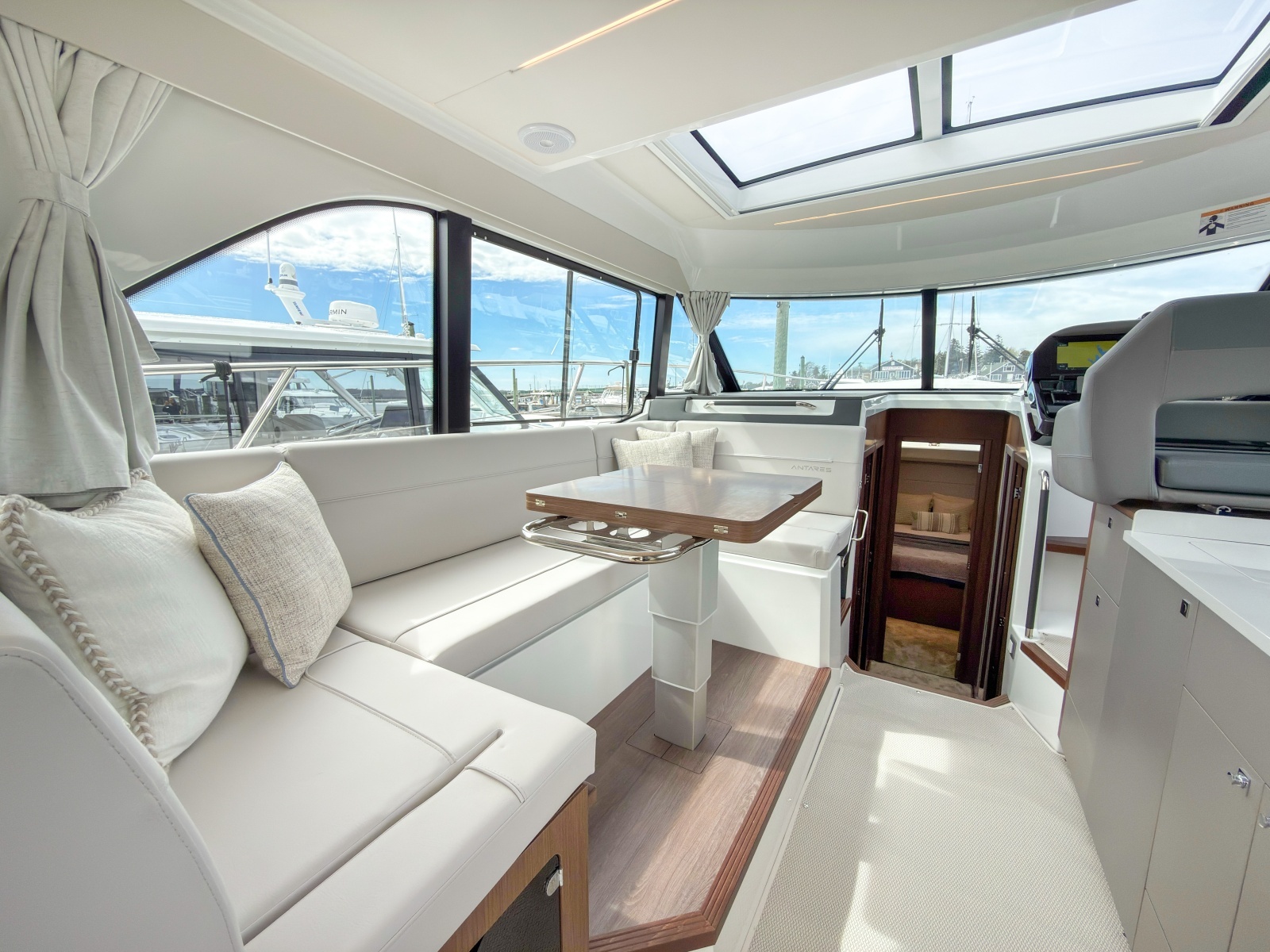 2026 Beneteau Antares 12 Coupe