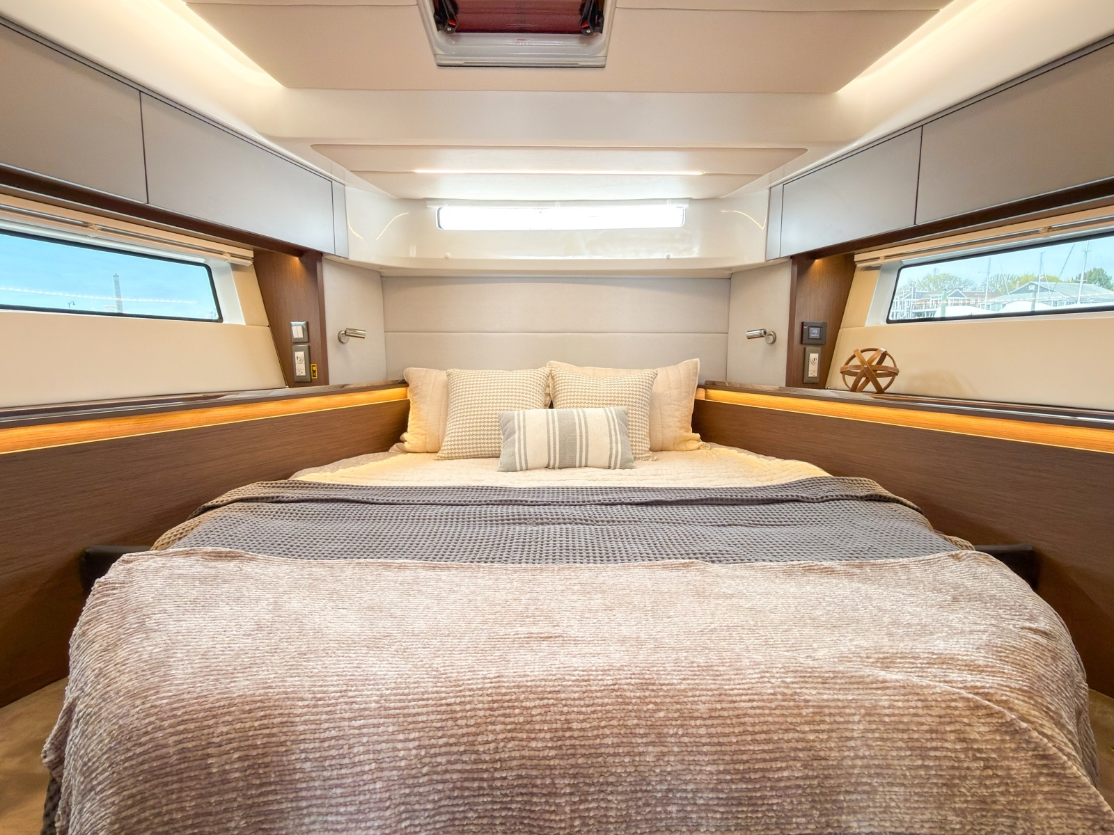2026 Beneteau Antares 12 Coupe