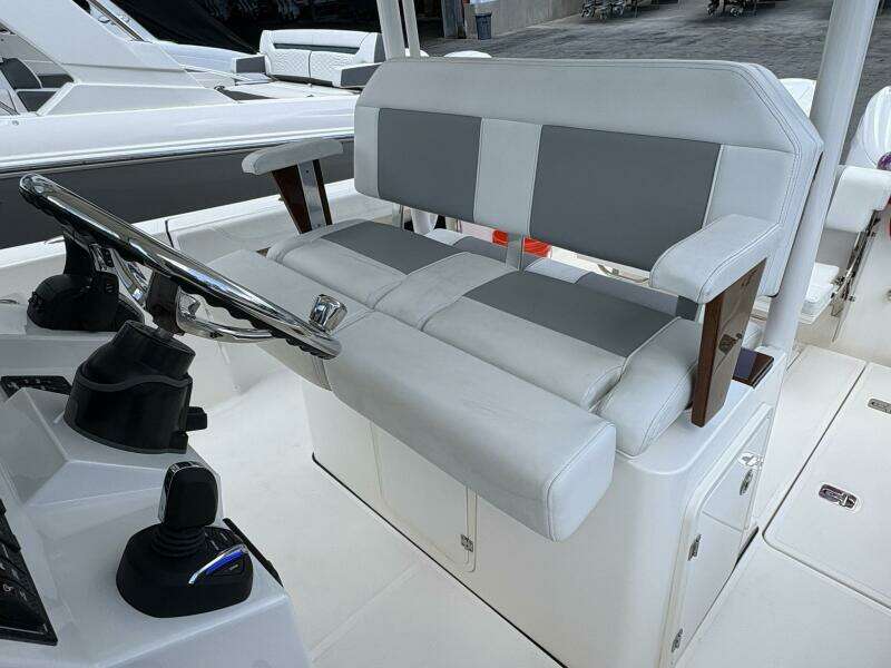 2023 Pursuit S 288 - Helm