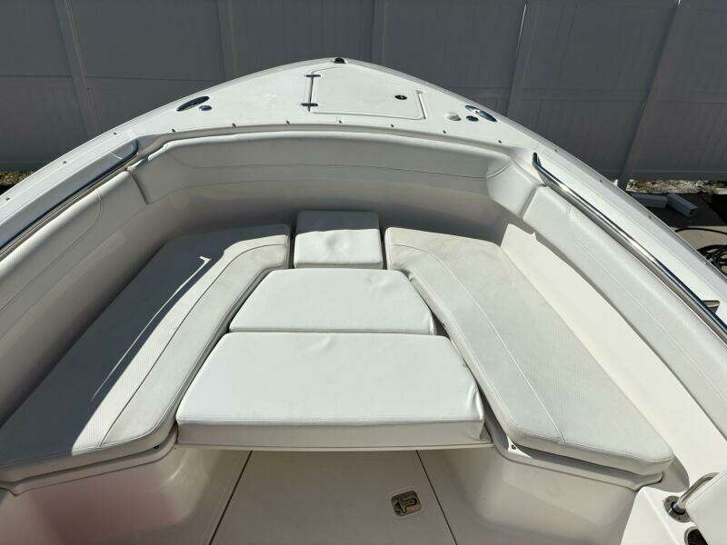 2023 Pursuit S 288 - Foredeck
