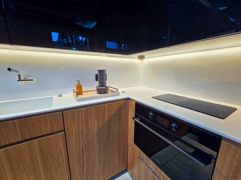 60ft De Antonio Yacht For Sale
